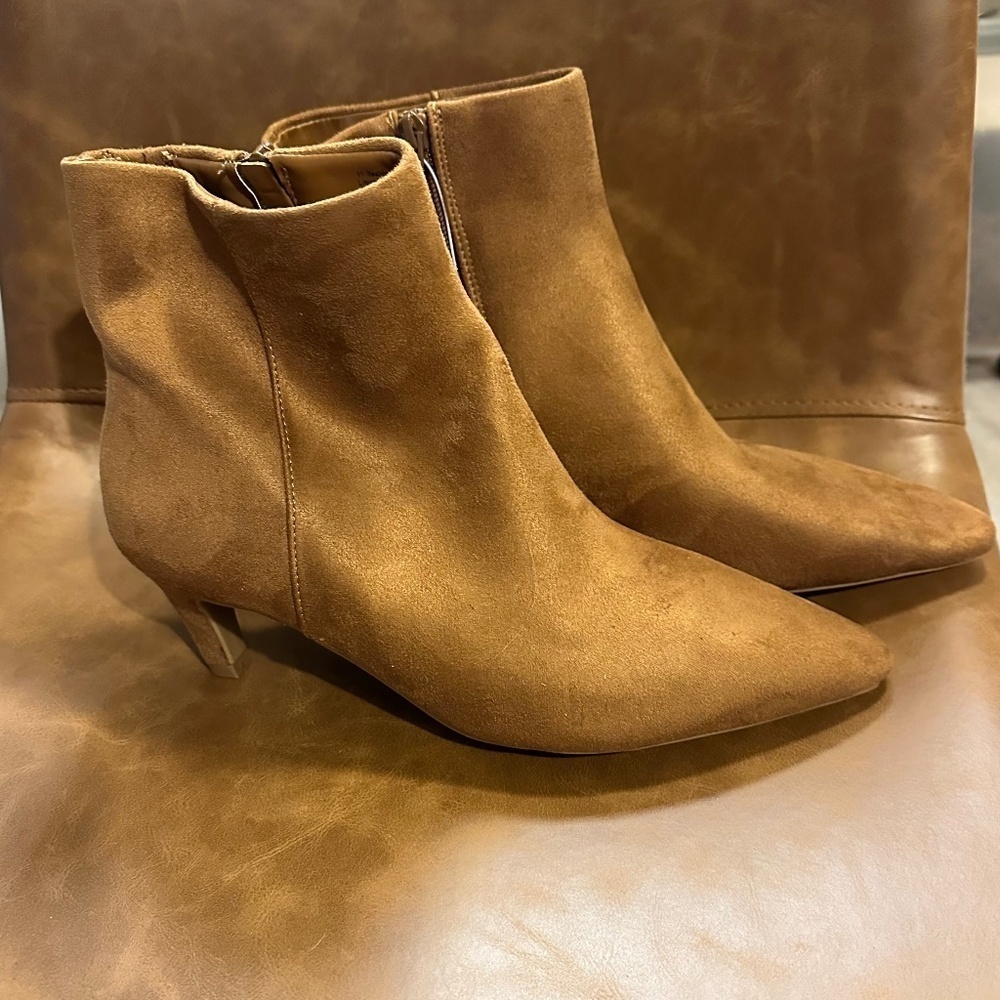 Universal Thread Women's Tan Taylor Ankle Boots Kitten Heel